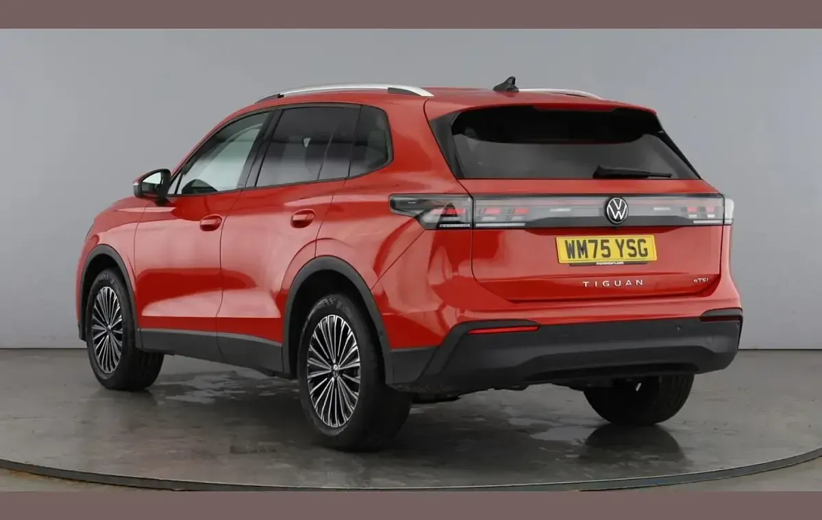 Używany VW Tiguan Match 147 KM (108 kW) 2026 Czerwony SUV