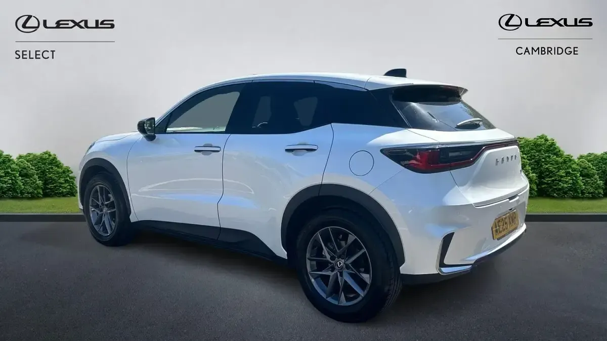 Used Lexus LBX 136 HP (100 kW) 2025 White SUV