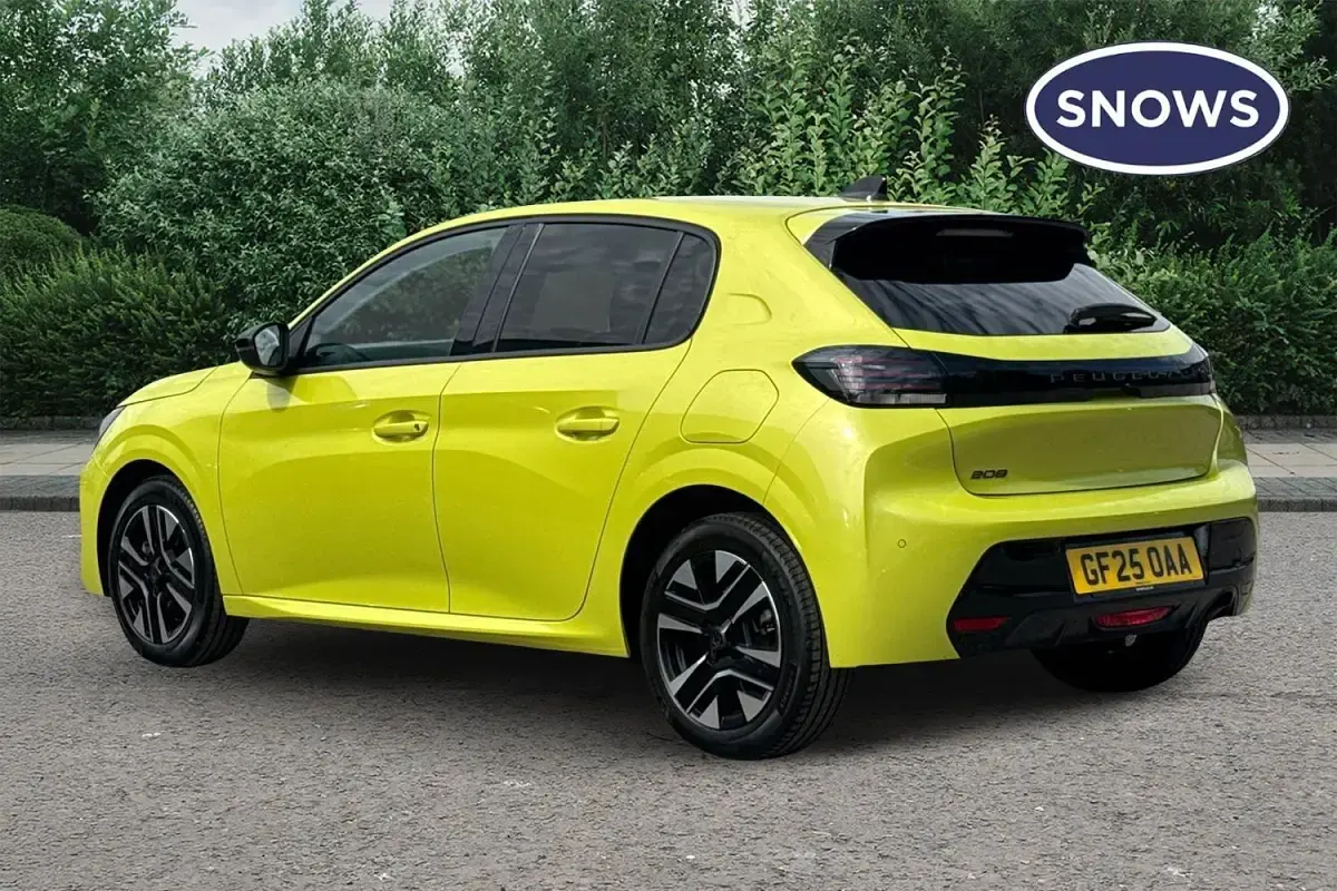 Used Peugeot 208 Allure 101 HP (74 kW) 2025 Yellow Hatchback