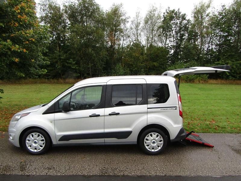 Silver Used 2018 Ford Tourneo Connect Zetec MPV | £11,495 (Good price) - Image 1/3
