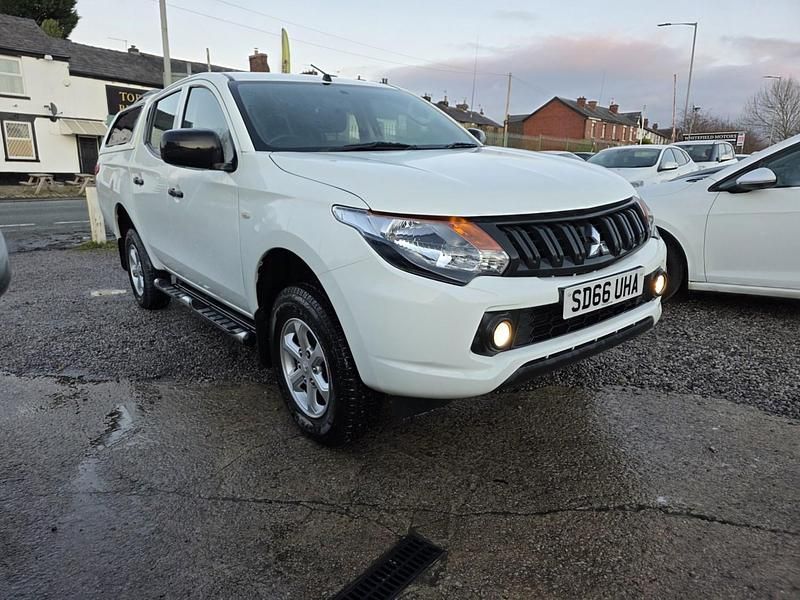 White Used 2016 Mitsubishi L200 Pickup | £8,990 (Super price) - Image 1/4