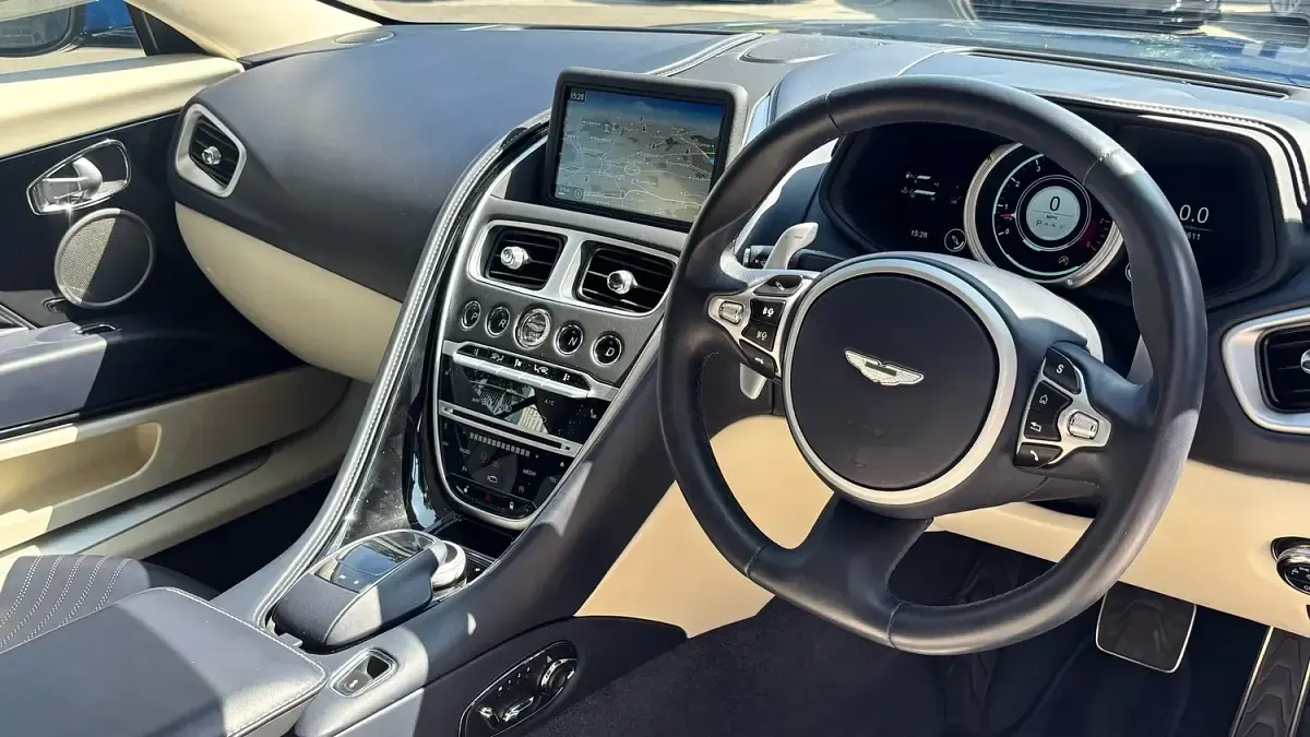 Used Aston Martin DB11 600 HP (441 kW) 2017 Blue Coupe