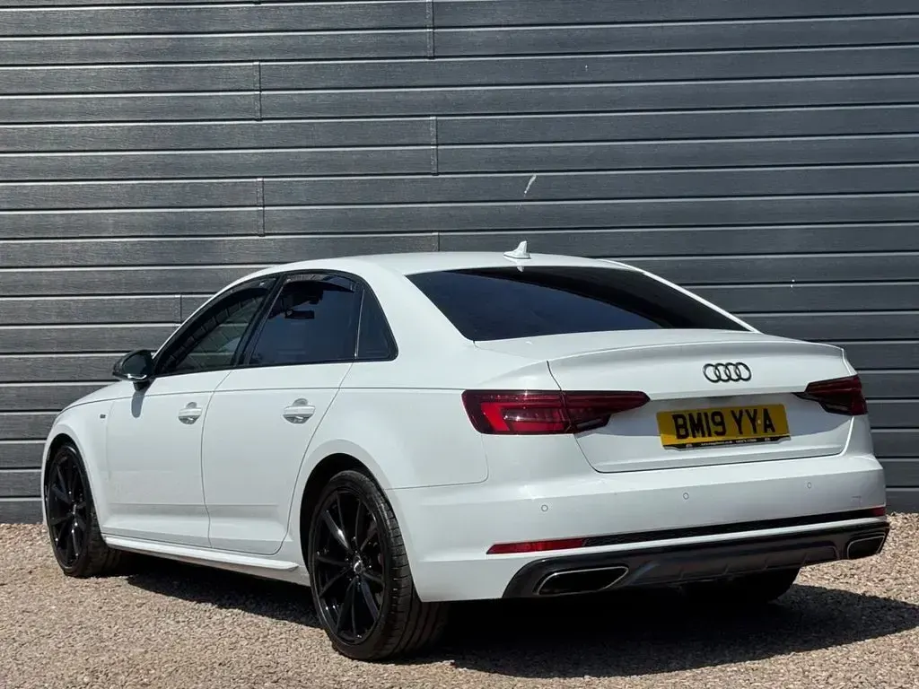 Used Audi A4 S-Line 190 HP (139 kW) 2019 White Sedan