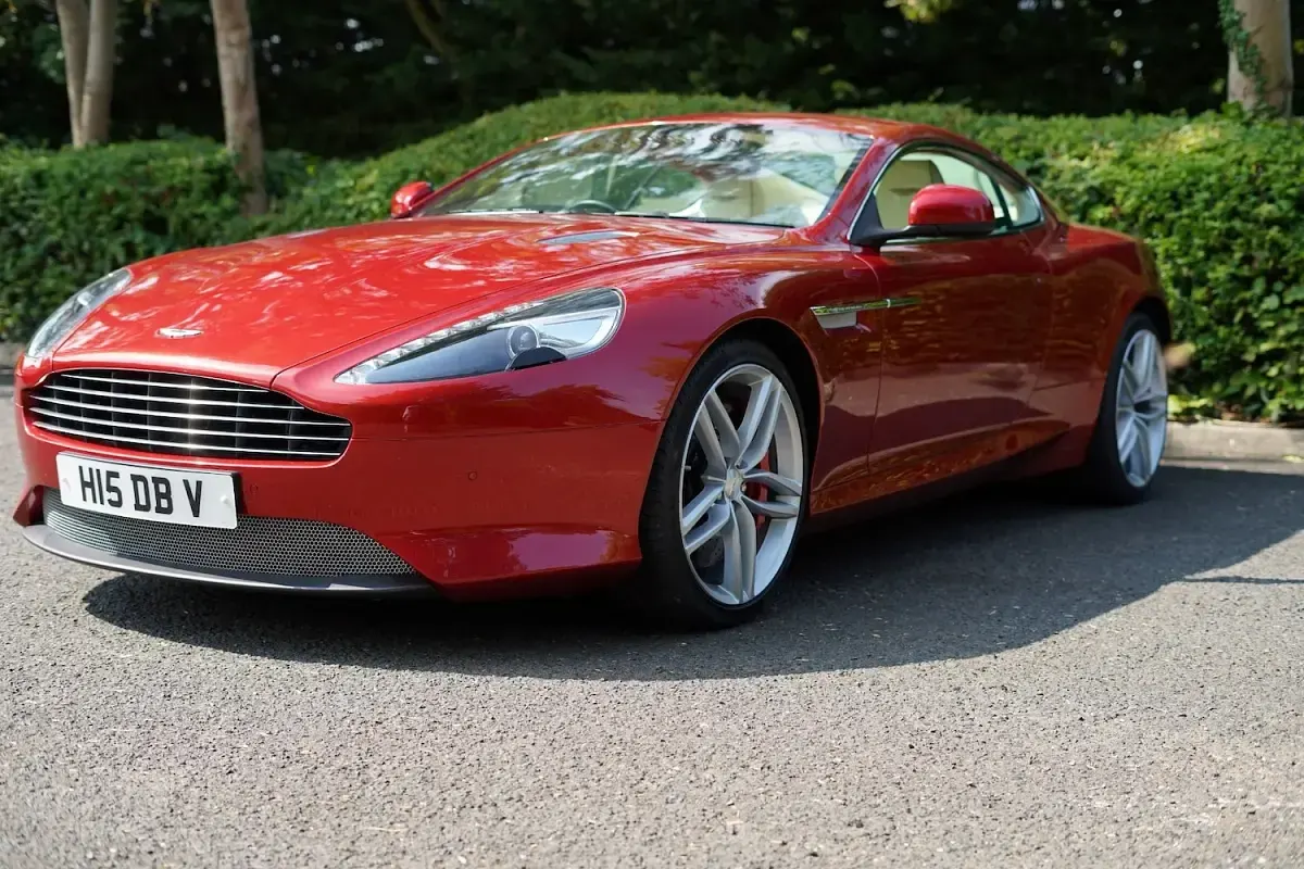 Used Aston Martin DB9 510 HP (375 kW) 2015 Red Coupe