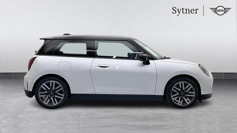 Used Mini Cooper Hatch 133 kW (181 HP) 2024 White Hatchback