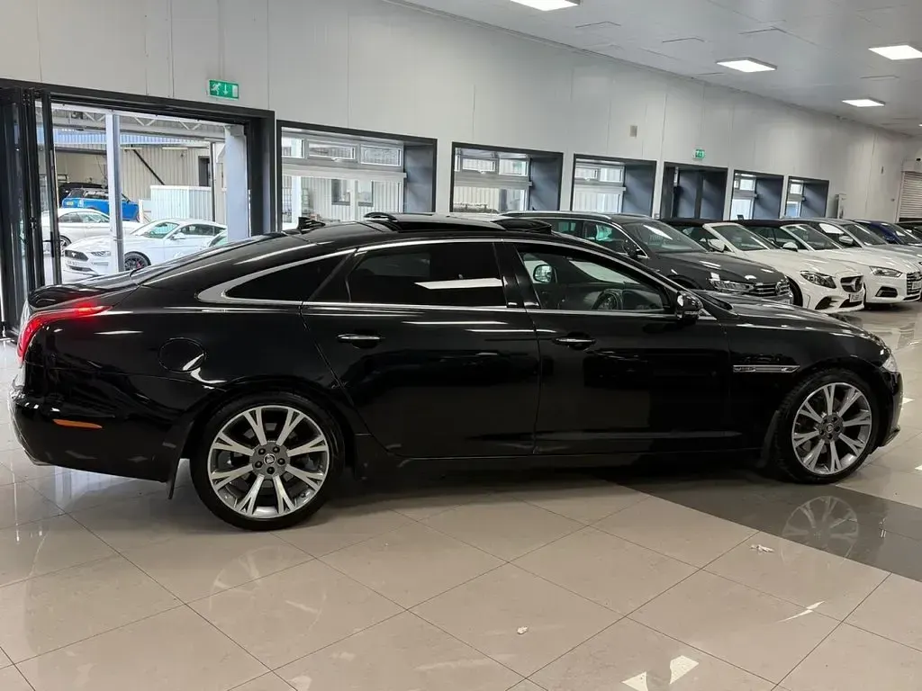 Used Jaguar XJ Portfolio 275 HP (202 kW) 2013 Black Sedan