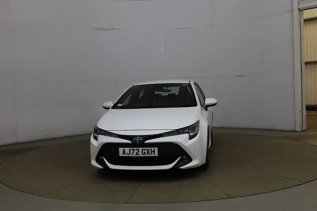Used Toyota Corolla 120 HP (88 kW) 2023 White Hatchback