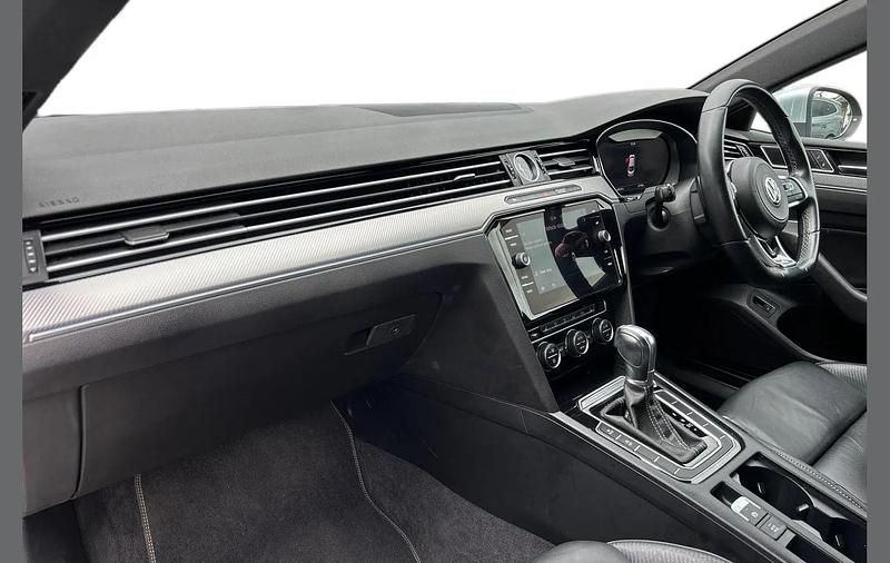 Used VW Arteon R-line 190 HP (139 kW) 2018 Silver Hatchback