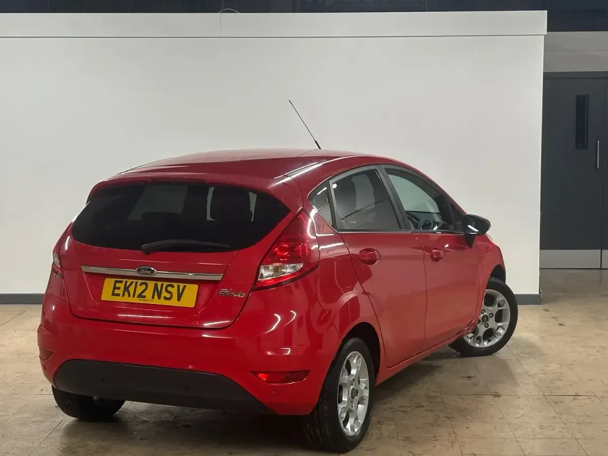 Used Ford Fiesta Zetec 70 HP (51 kW) 2012 Red Hatchback