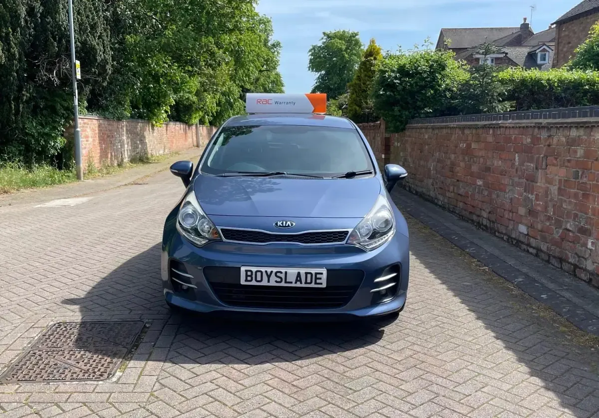 Używany Kia Rio 109 KM (80 kW) 2015 Niebieski Hatchback