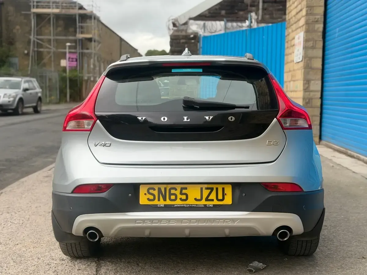 Used Volvo V40 SE 150 HP (110 kW) 2015 Silver Hatchback