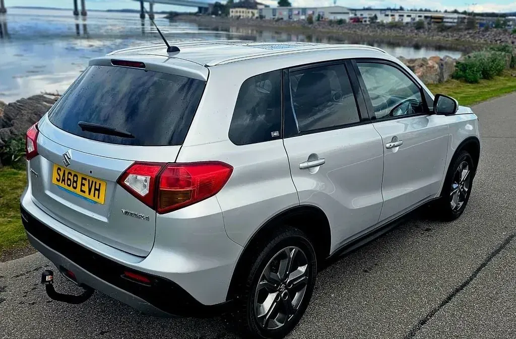 Używany Suzuki Vitara SZ5 120 KM (88 kW) 2018 Srebrny SUV