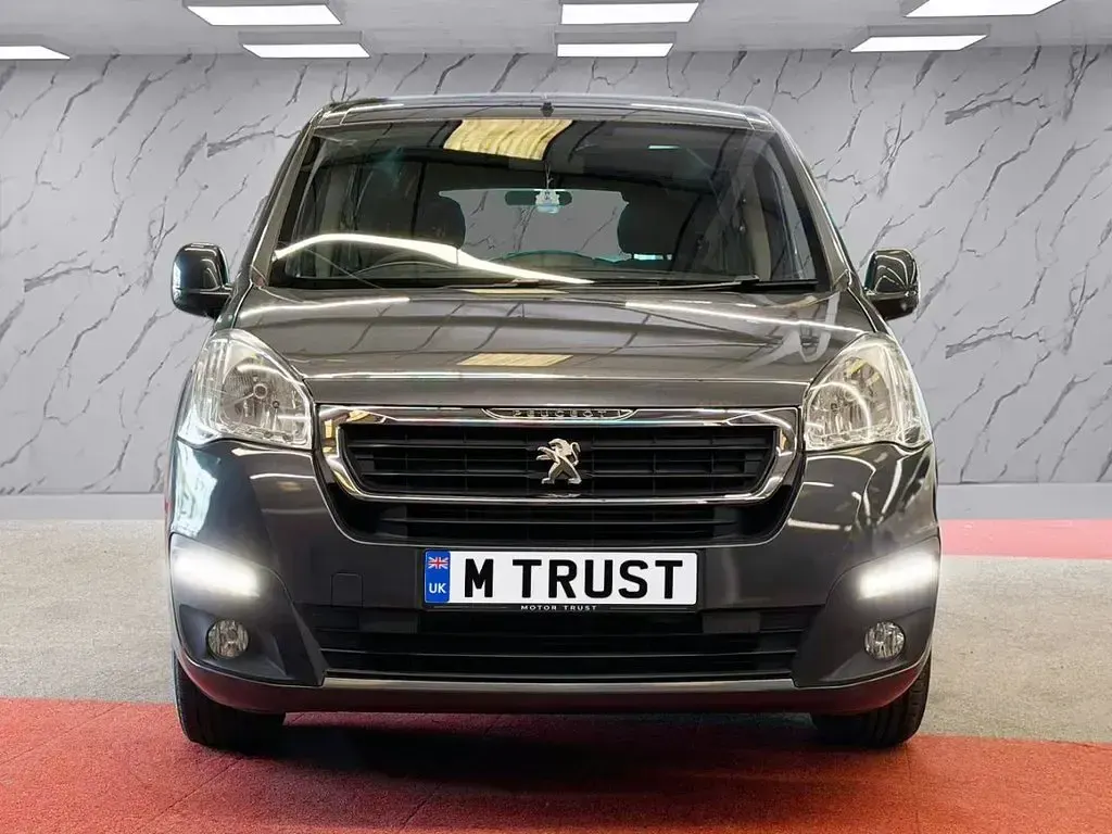 Used Peugeot Partner 100 HP (73 kW) 2016 Grey MPV