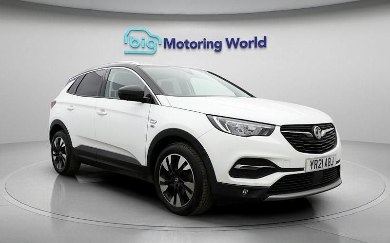 Used Vauxhall Grandland X Edition 131 HP (96 kW) 2021 White SUV