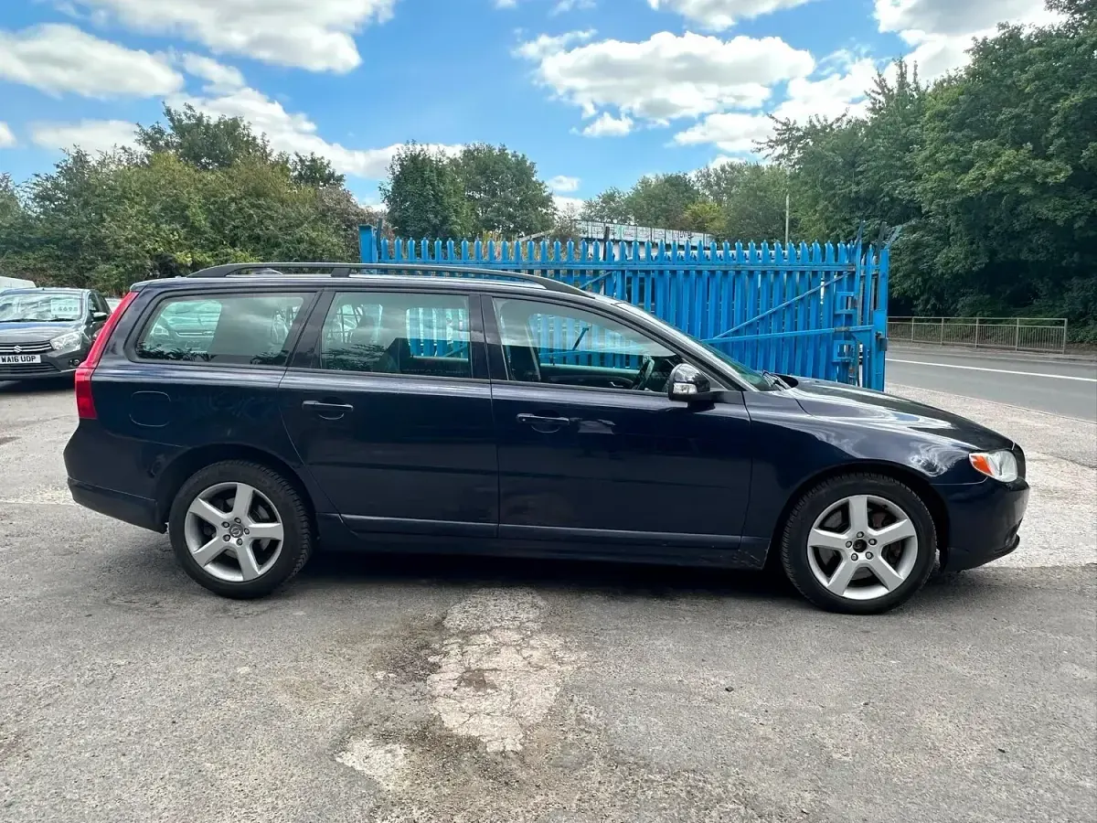 Used Volvo V70 SE Lux 285 HP (209 kW) 2010 Blue Estate