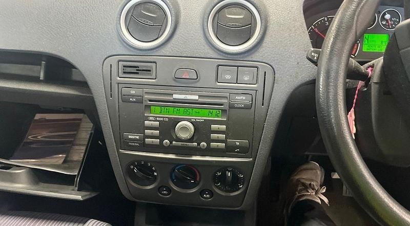 Used Ford Fusion Style 79 HP (58 kW) 2010 Silver Hatchback