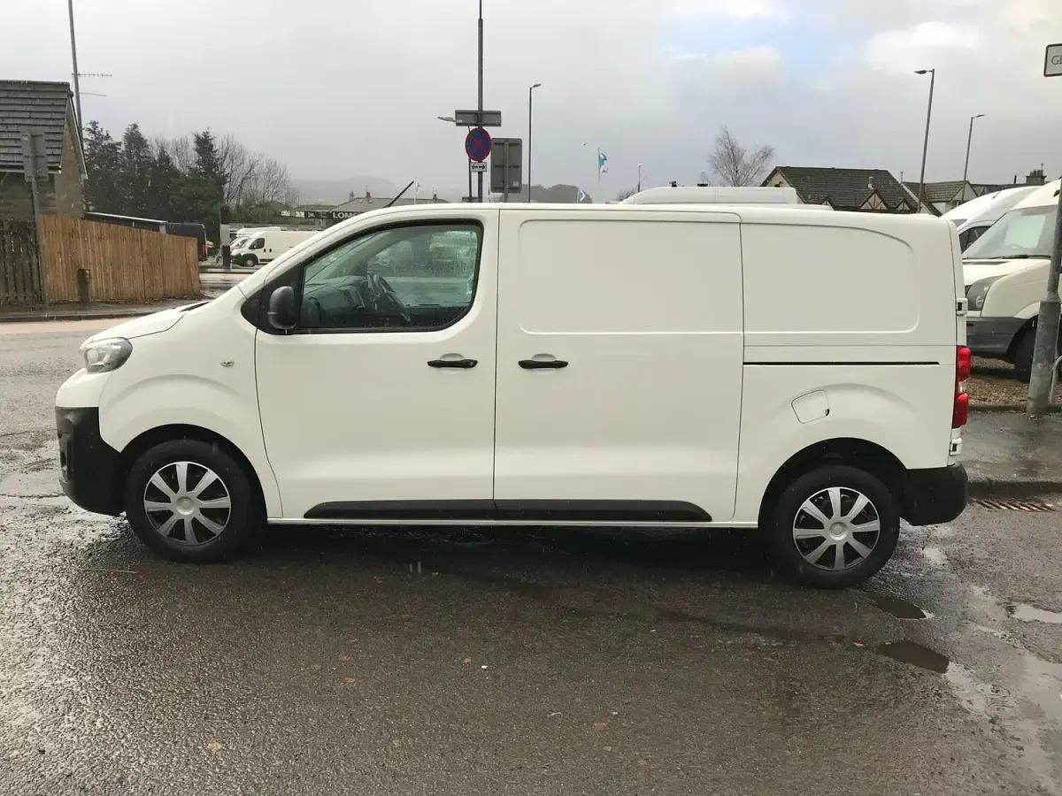 Used Peugeot Expert 2021 White Van