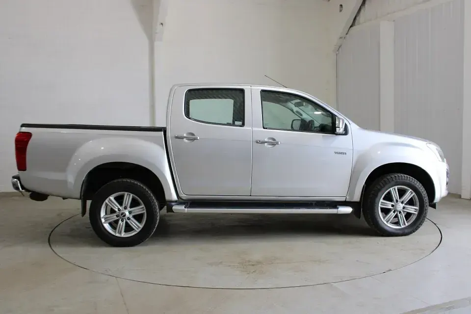 Used Isuzu D-Max 162 HP (119 kW) 2018 Silver Pickup