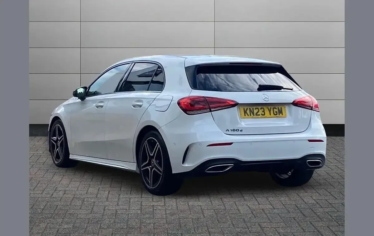 Used Mercedes A180 Executive 116 HP (85 kW) 2023 White Hatchback