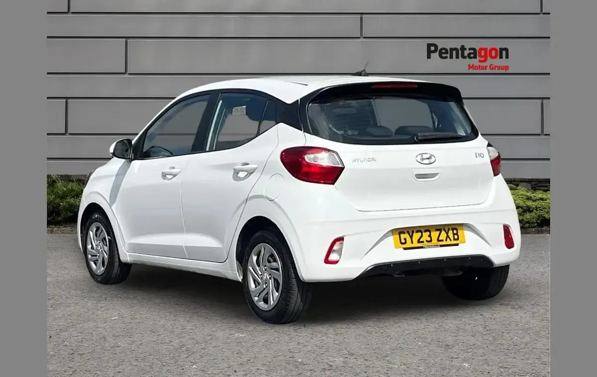 Used Hyundai i10 SE 65 HP (47 kW) 2023 White Hatchback