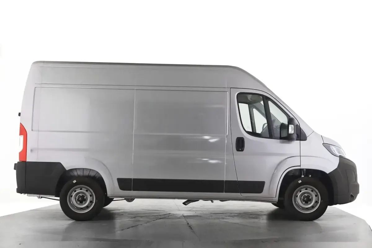 Novo Peugeot Boxer 138 HP (101 kW) 2026 Cinzento Van
