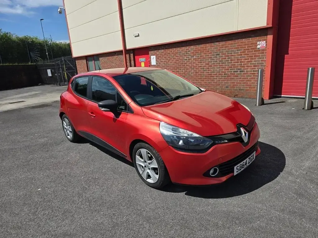 Usado Renault Clio IV Expression+ 75 HP (55 kW) 2014 Vermelho Citadino