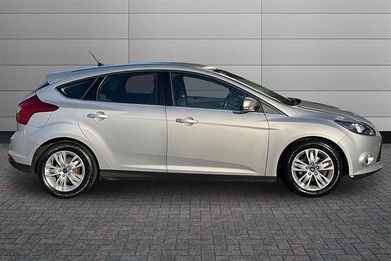 Used Ford Focus Titanium 115 HP (84 kW) 2014 Moondust silver Hatchback