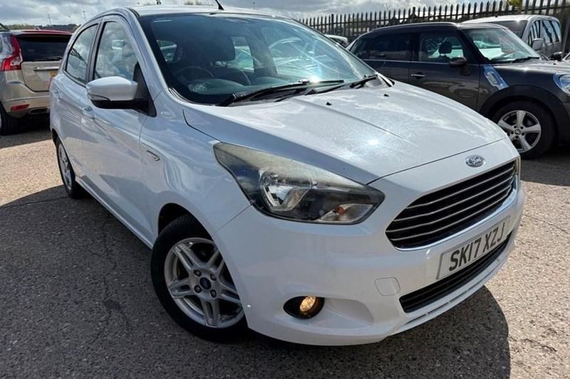 Used Ford Ka Plus Zetec 70 HP (51 kW) 2017 White Hatchback