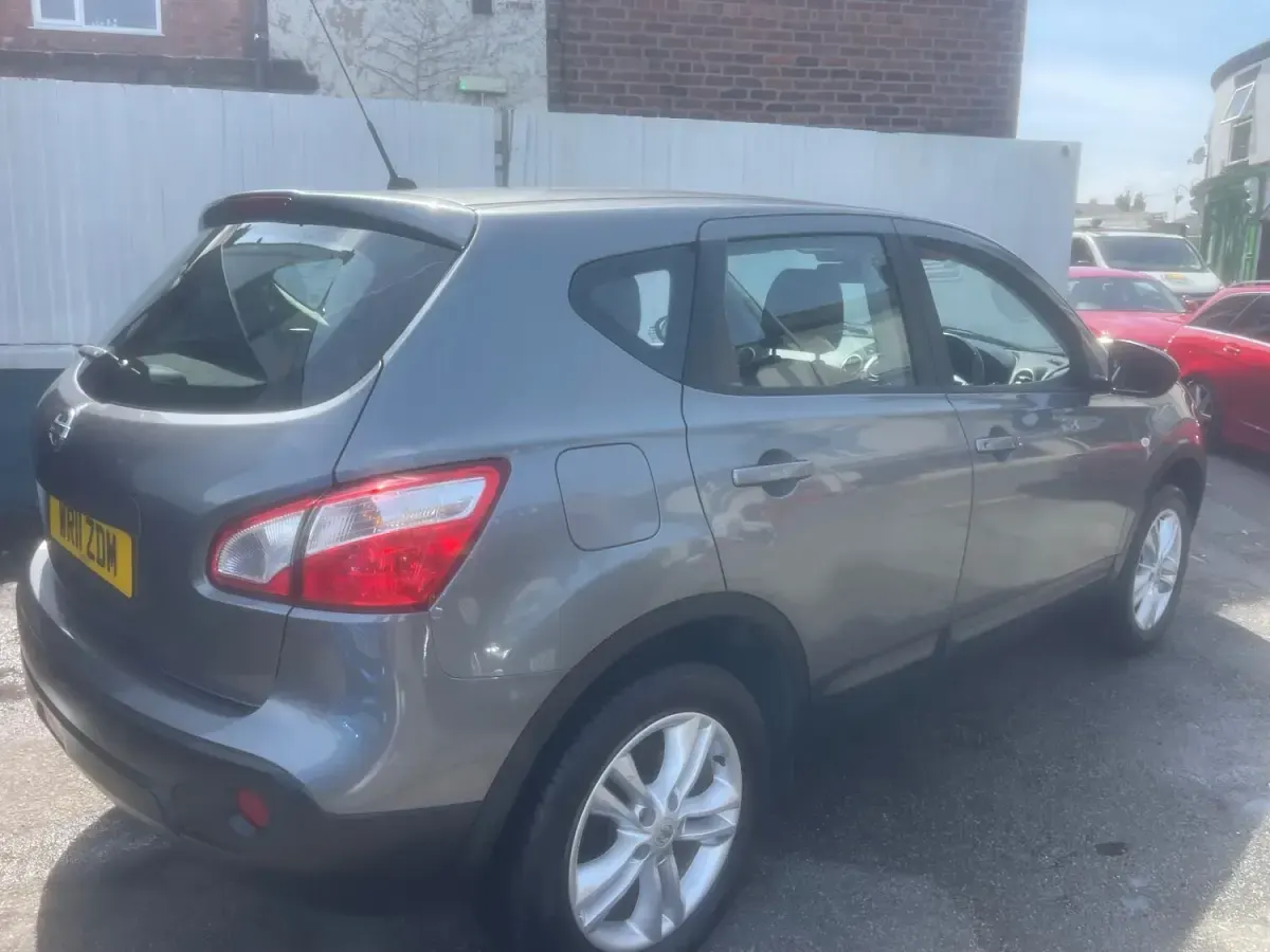 Used Nissan Qashqai Acenta 117 HP (86 kW) 2011 Grey SUV
