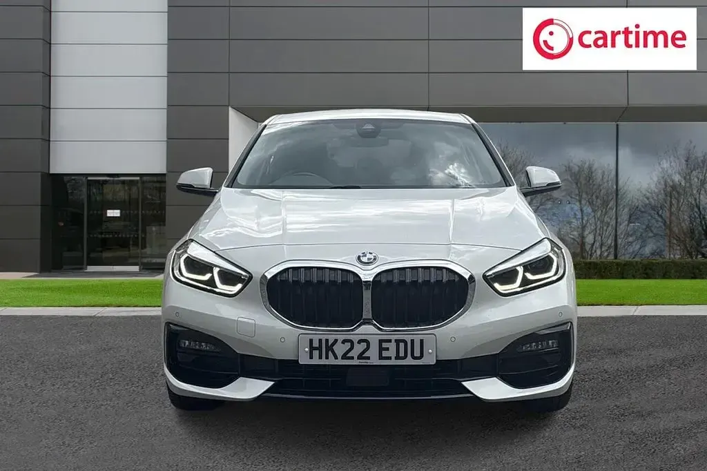 Used BMW 118 Sport Line 136 HP (100 kW) 2022 White Hatchback