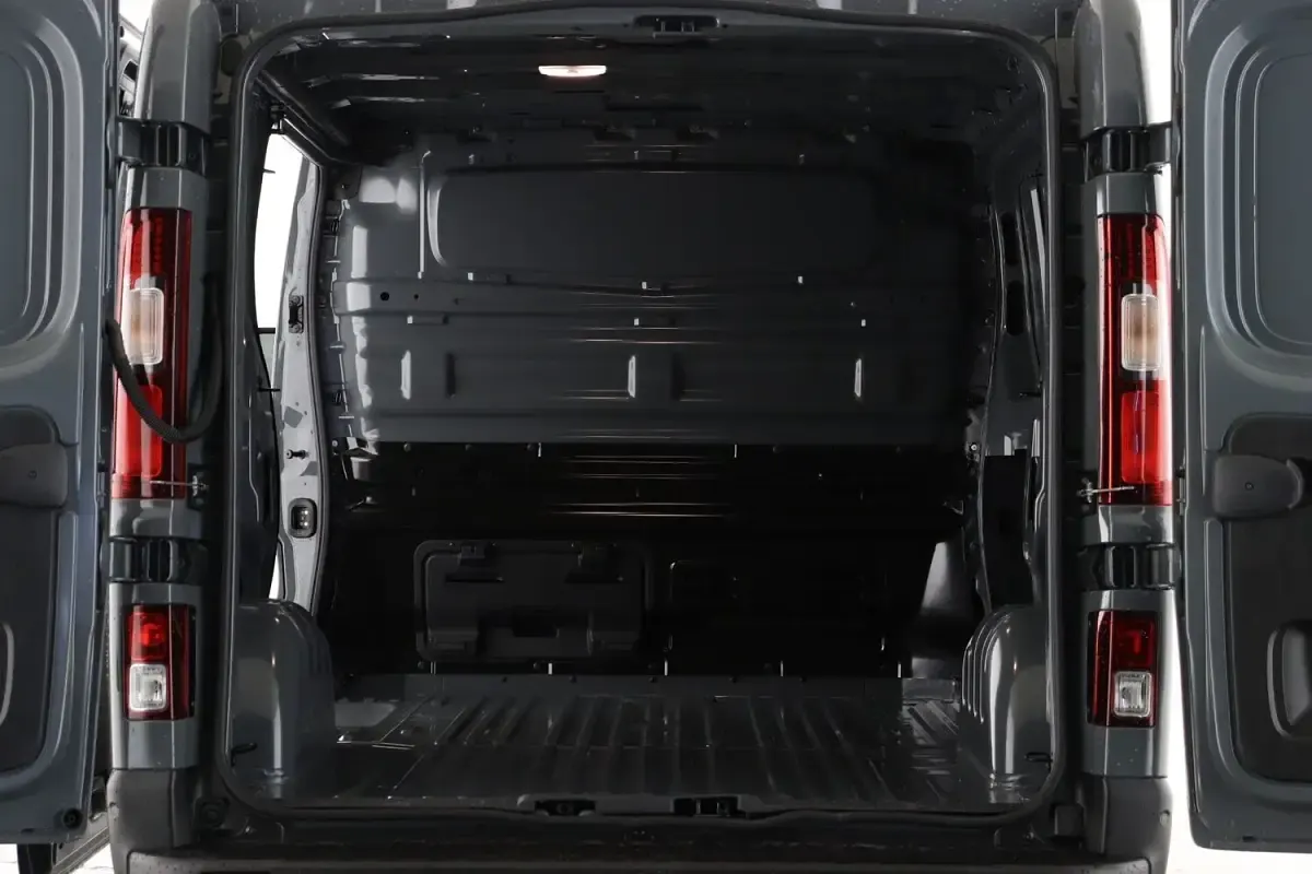 New Renault Trafic 148 HP (108 kW) 2026 Grey