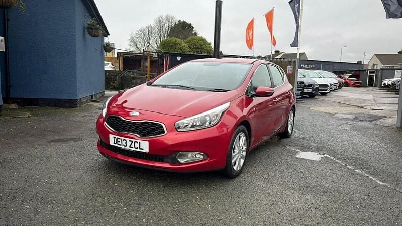 Used Kia Ceed 126 HP (92 kW) 2013 Red Hatchback
