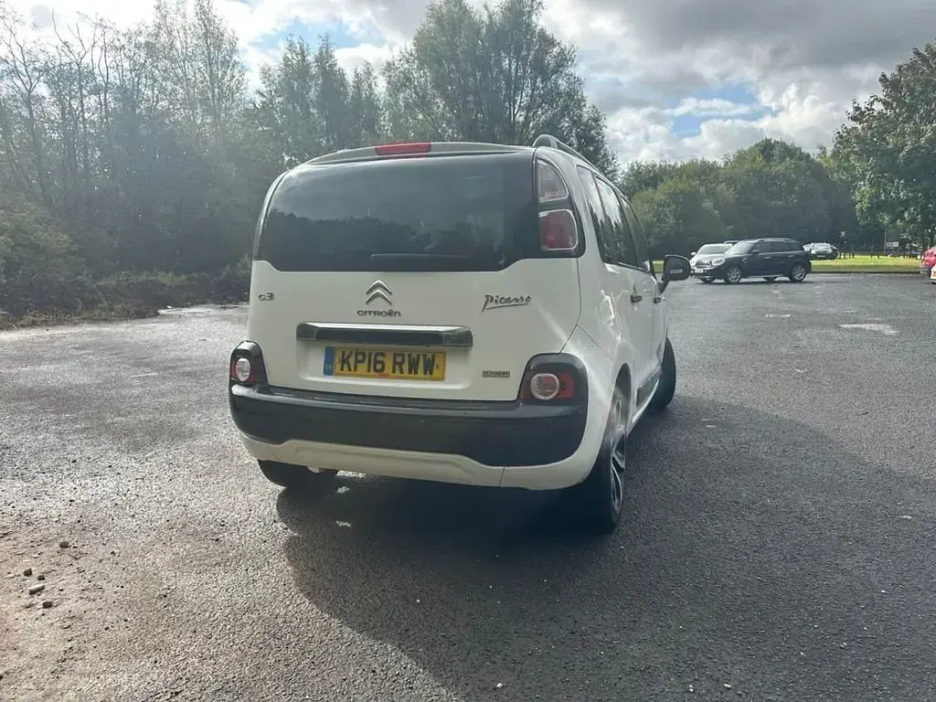 Usado Citroën C3 Picasso Platinum 100 CV (73 kW) 2016 Blanco Monovolumen