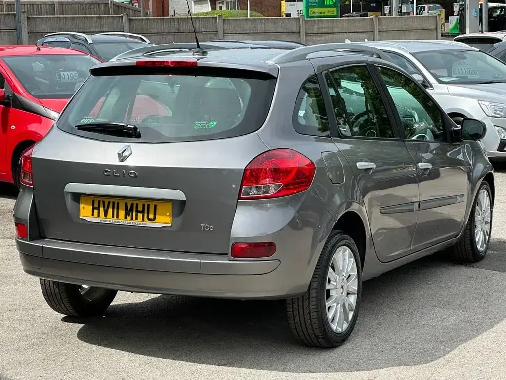 Used Renault Clio Dynamique 100 HP (73 kW) 2011 Grey Estate