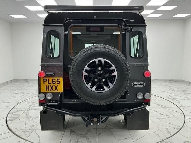 Used Land Rover Defender Adventure 122 HP (89 kW) 2016 Grey Estate