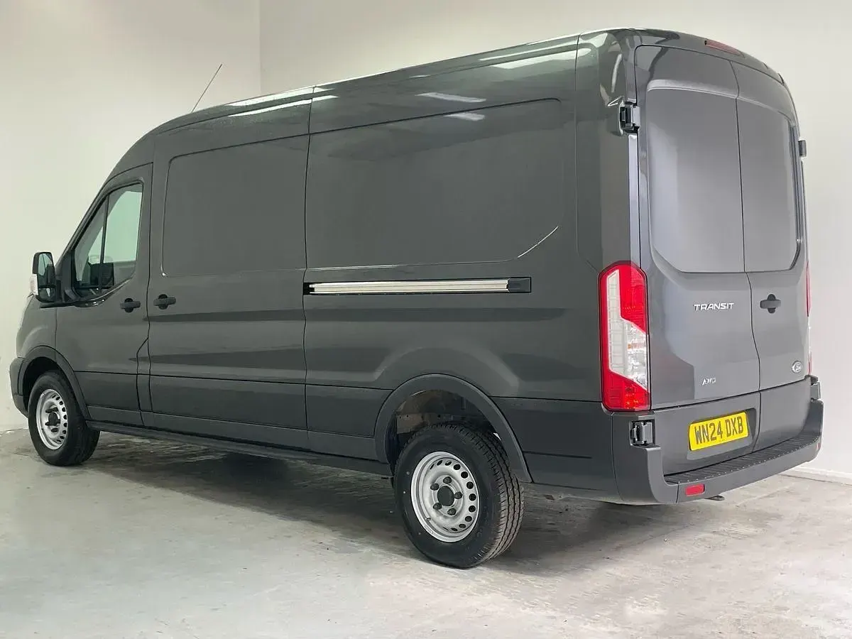 Begagnad Ford Transit 170 HK (125 kW) 2024 Grå Van