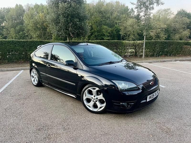 Black Used 2005 Ford Focus Zetec Hatchback | £2,650 (Expensive) - Image 1/4