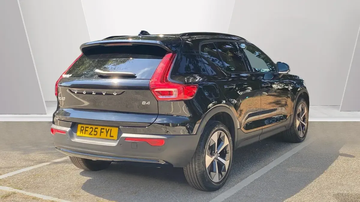 Used Volvo XC40 Plus 197 HP (144 kW) 2025 Blue SUV