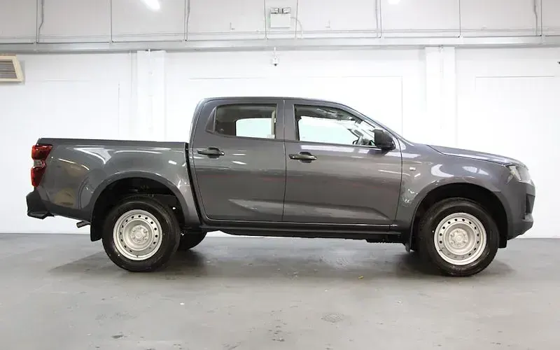 Used Isuzu D-Max 165 HP (121 kW) 2024 Cabriolet