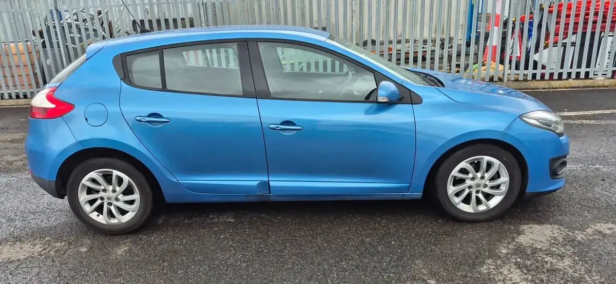 Used Renault Mégane III Dynamique 110 HP (80 kW) 2015 Blue Hatchback