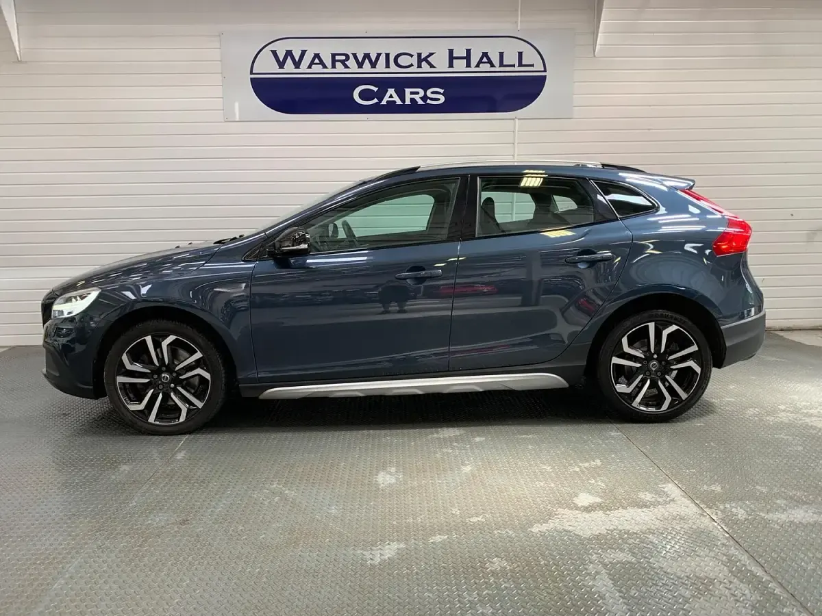 Used Volvo V40 Pro 2018 Blue Hatchback