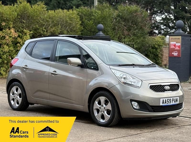 Used Kia Venga 125 HP (91 kW) 2014 Silver Hatchback