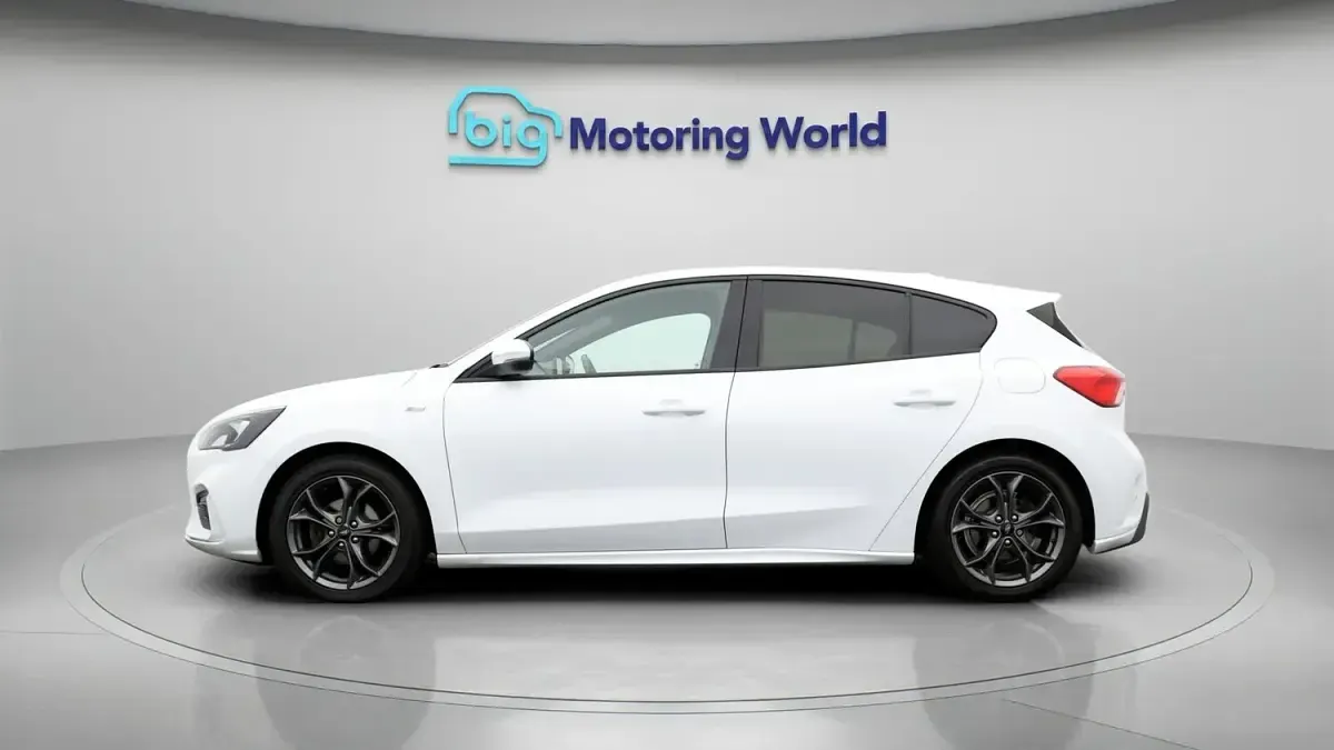 Used Ford Focus ST-Line 2019 White Hatchback