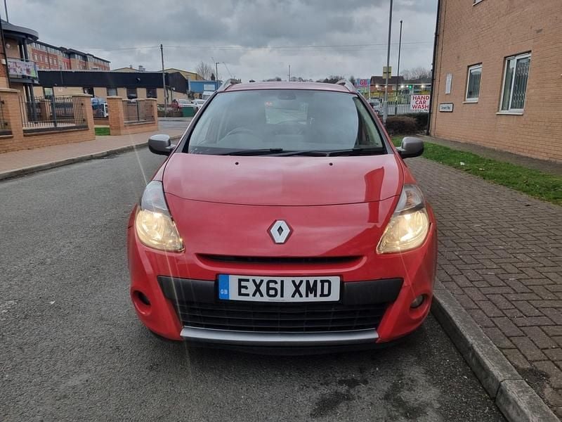 Used Renault Clio GrandTour Dynamique 2011 Red Estate