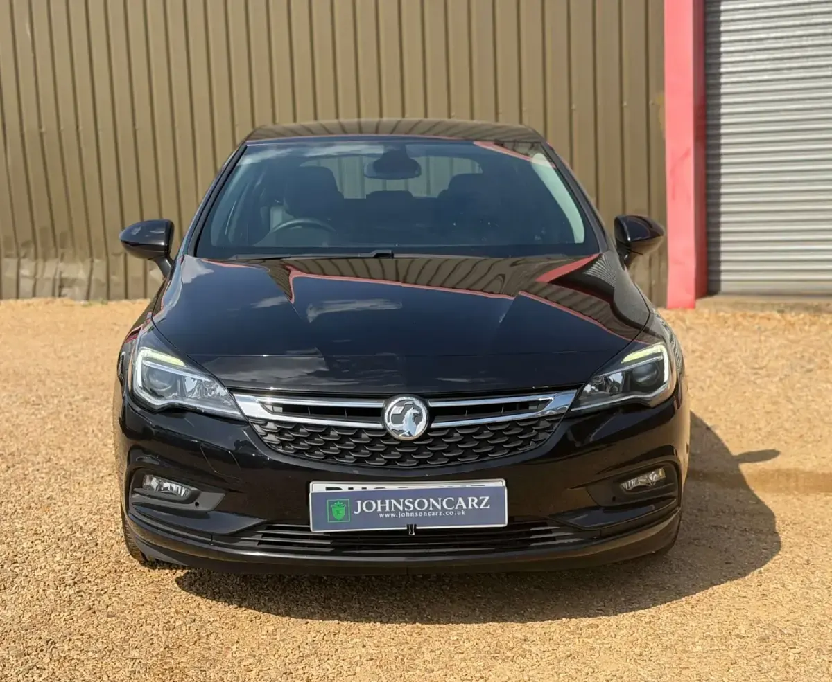 Used Vauxhall Astra Elite 200 HP (147 kW) 2018 Black Hatchback
