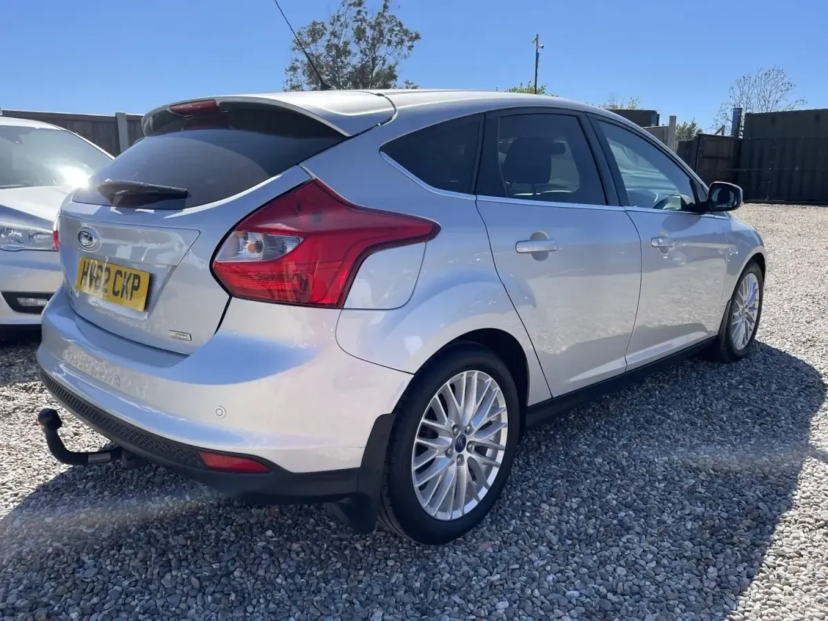 Usado Ford Focus Zetec 115 HP (84 kW) 2012 Prateado Citadino