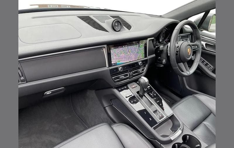Used Porsche Macan 261 HP (191 kW) 2024 Grey SUV