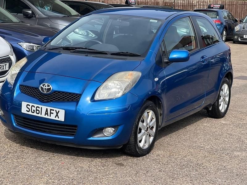 Used Toyota Yaris 69 HP (50 kW) 2011 Blue Hatchback