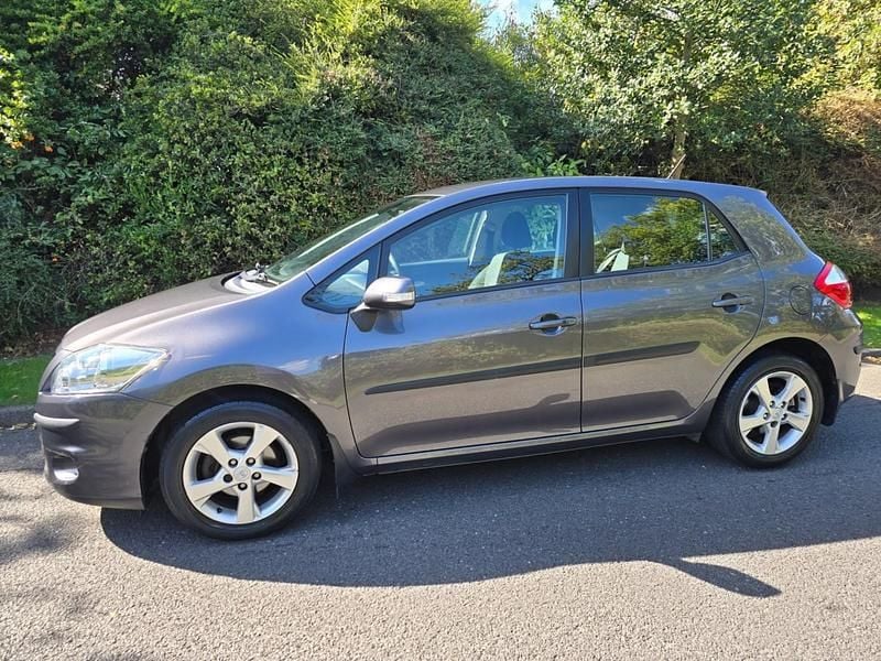 Grey Used 2010 Toyota Auris Hatchback | £4,794 (Expensive) - Image 1/4