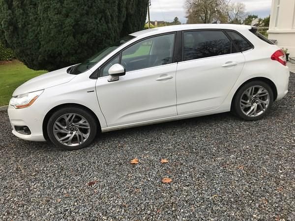 Used Citroën C4 Exclusive 2014 White Hatchback